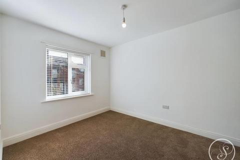 2 bedroom terraced house to rent, Woodside Place, Burley, Leeds