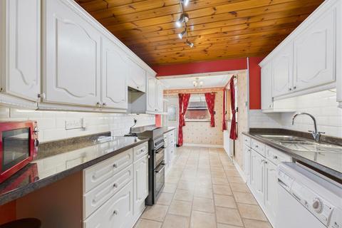 4 bedroom detached bungalow for sale, Beech Road, Elloughton