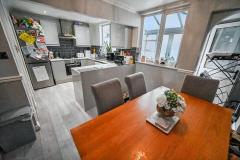 3 bedroom end of terrace house for sale, Barnwood Road, Wolverhampton WV8