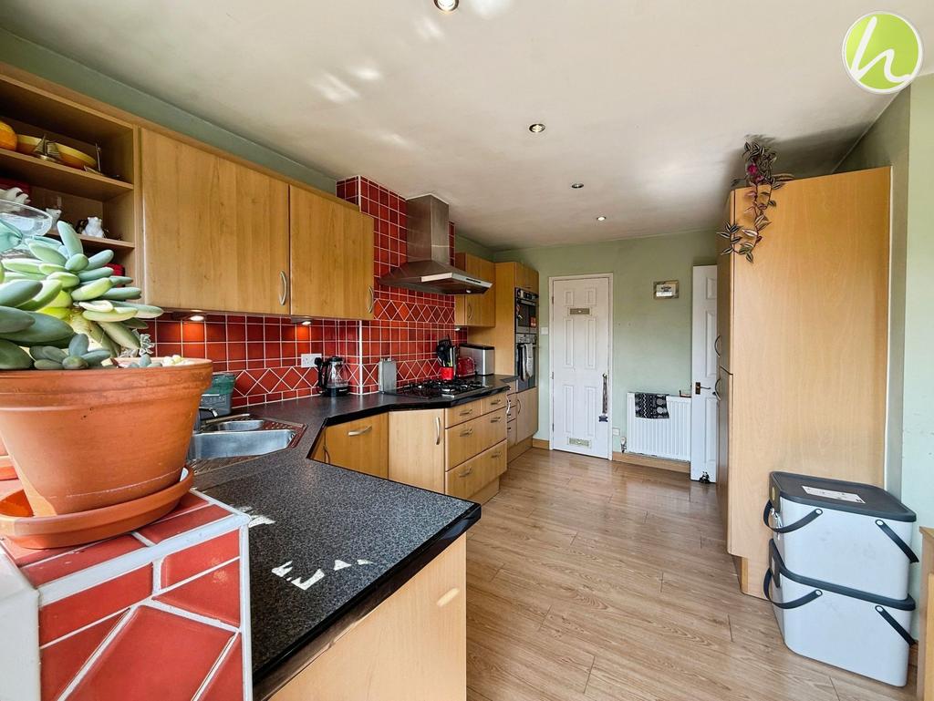 Kitchen/ Dining Room