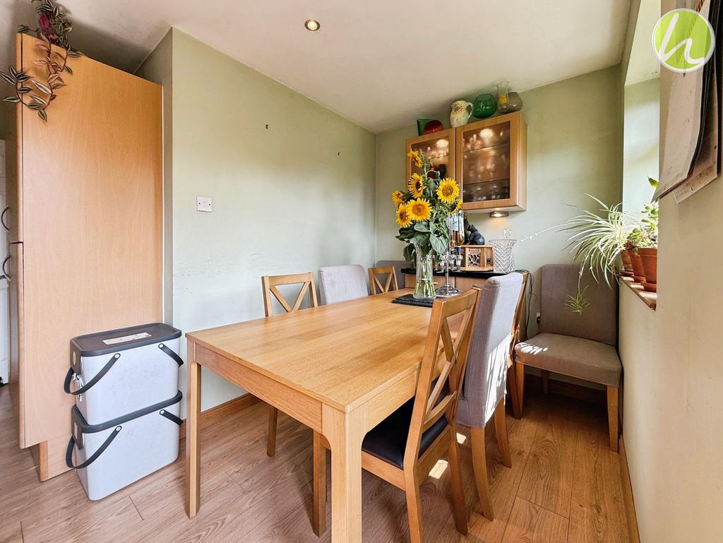 Kitchen/ Dining Room