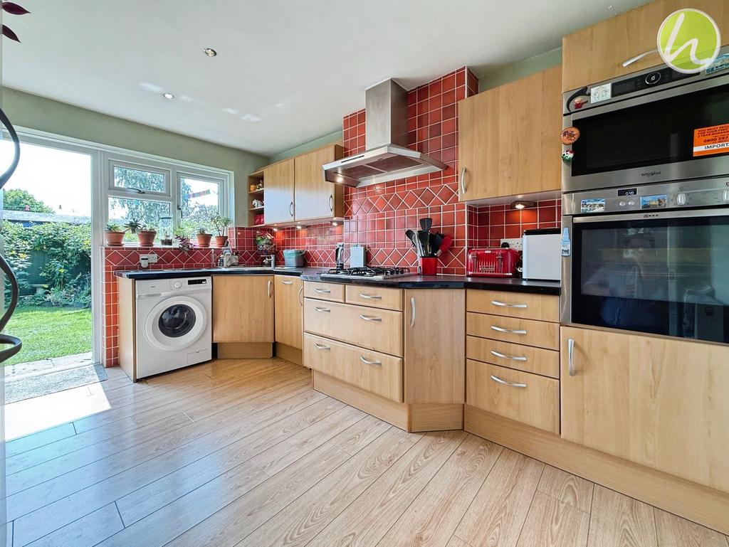 Kitchen/ Dining Room