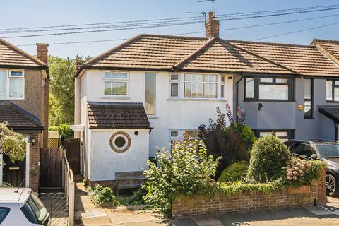 101 Hall Farm Drive, Twickenham, TW2 7PG