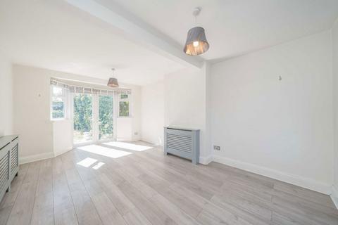 101 Hall Farm Drive, Twickenham, TW2 7PG