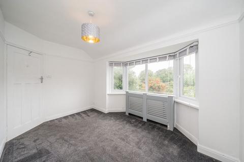 101 Hall Farm Drive, Twickenham, TW2 7PG