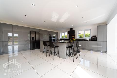 Deeway Division Lane, Blackpool, FY4 5EA
