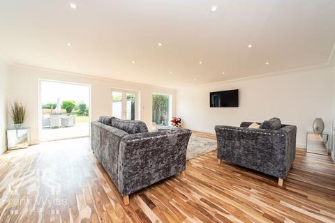 Deeway Division Lane, Blackpool, FY4 5EA