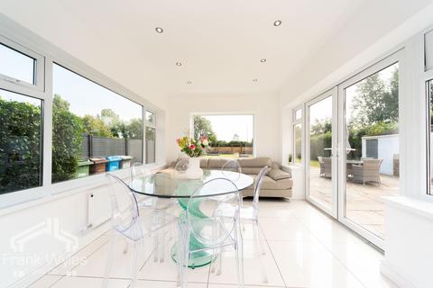 Deeway Division Lane, Blackpool, FY4 5EA