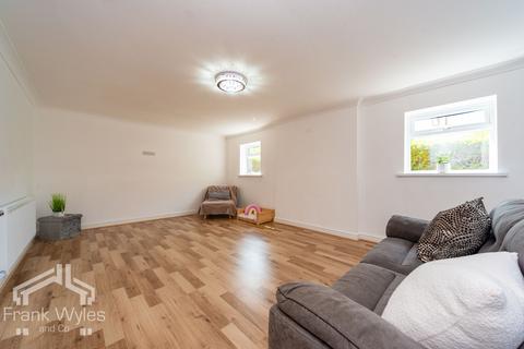 Deeway Division Lane, Blackpool, FY4 5EA