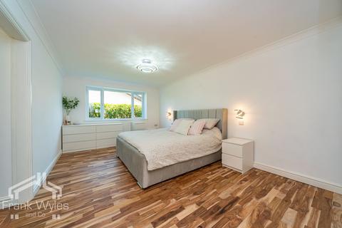 Deeway Division Lane, Blackpool, FY4 5EA