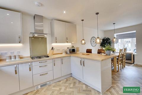 4 bedroom detached house for sale, Brookfields, Lydney. GL15 4BX