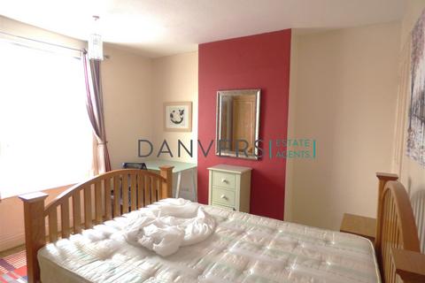 4 bedroom terraced house to rent, Grasmere Street, Leicester LE2