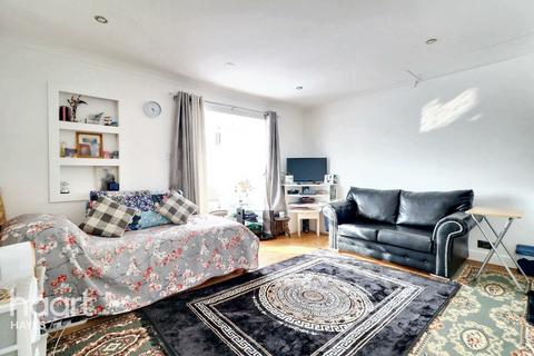 undefined, Helmsdale Close, Hayes