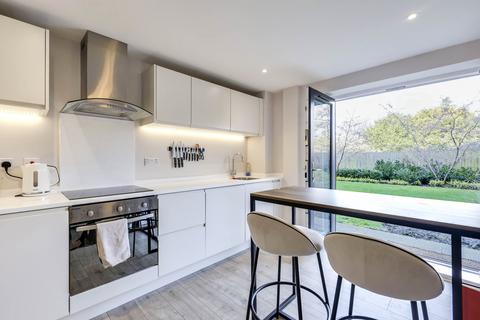 2 bedroom flat for sale, Waterside View, Harrogate Road, Bradford, West Yorkshire, BD10