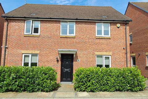 4 bedroom detached house to rent, Wright Close, Bushey WD23