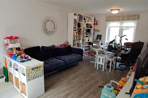 4 bedroom detached house to rent, Wright Close, Bushey WD23