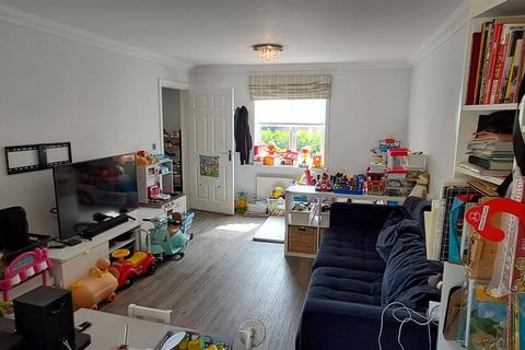 4 bedroom detached house to rent, Wright Close, Bushey WD23