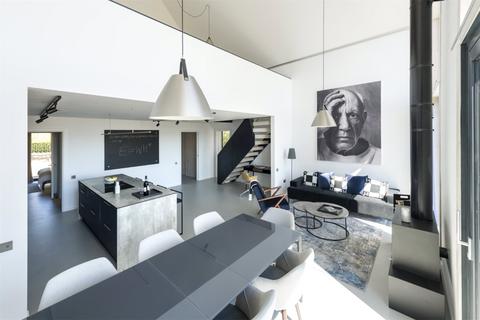 4 bedroom detached house for sale, Powdermill Lane, Battle