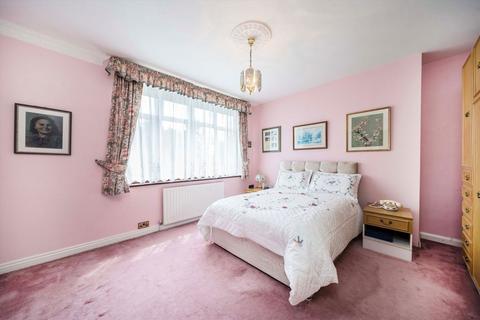 4 bedroom semi-detached house for sale, The Byeways, Surbiton KT5