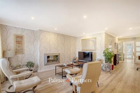 3 bedroom terraced house for sale, Sunrise Avenue, Essex CM1