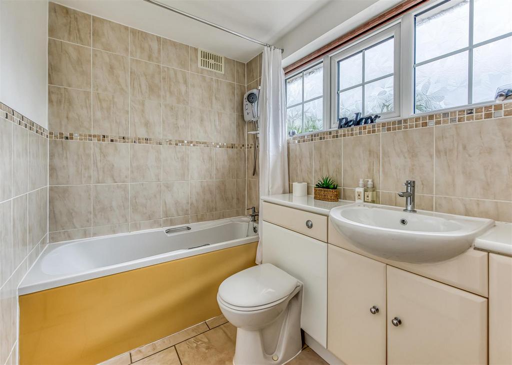 5 Churchward Grove-Bathroom.jpg