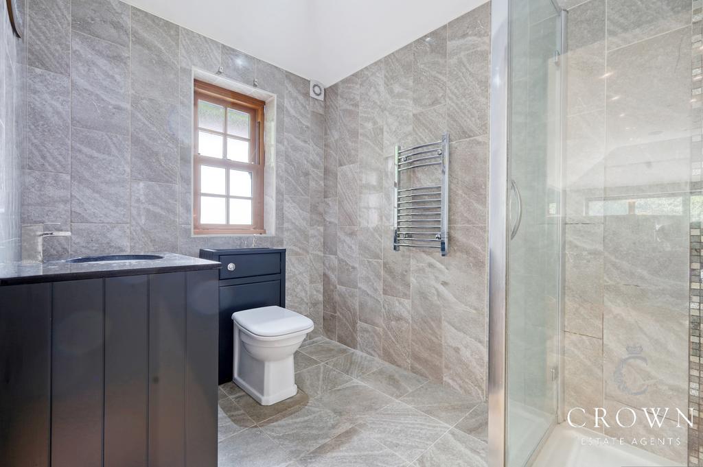 Bar/Games Room Shower Room