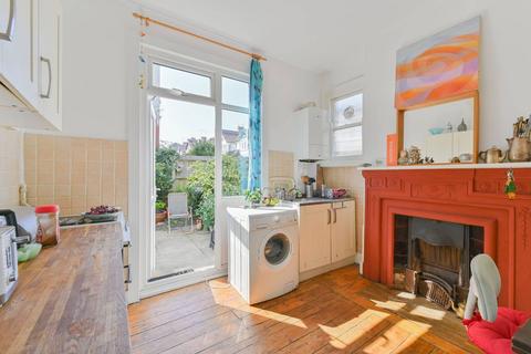 2 bedroom maisonette for sale, Dumbarton, Brixton Hill, London, SW2