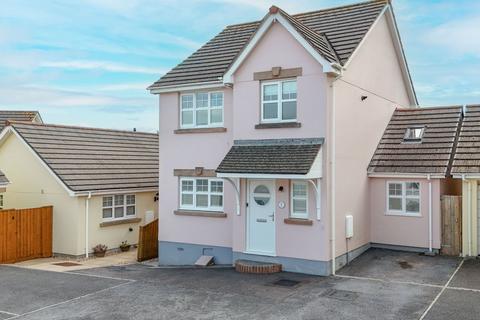 6 Beach Walk, Paignton, TQ4 6LZ
