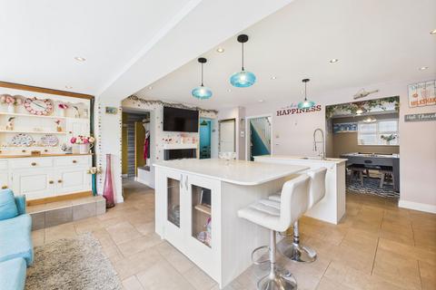 6 Beach Walk, Paignton, TQ4 6LZ