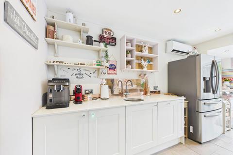 6 Beach Walk, Paignton, TQ4 6LZ