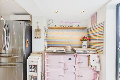 6 Beach Walk, Paignton, TQ4 6LZ