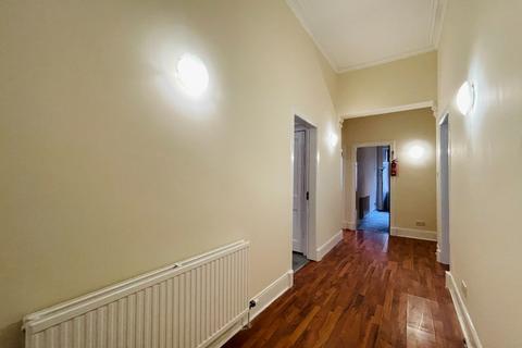 4 bedroom flat to rent, Gibson Street, Hillhead, Glasgow, G12