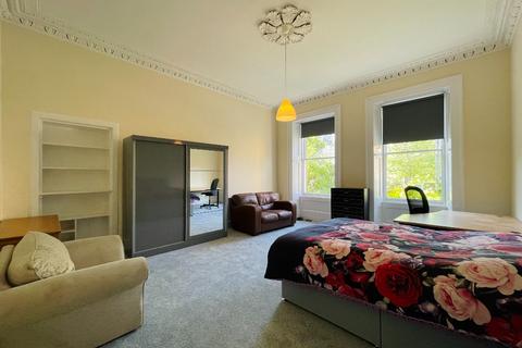 4 bedroom flat to rent, Gibson Street, Hillhead, Glasgow, G12