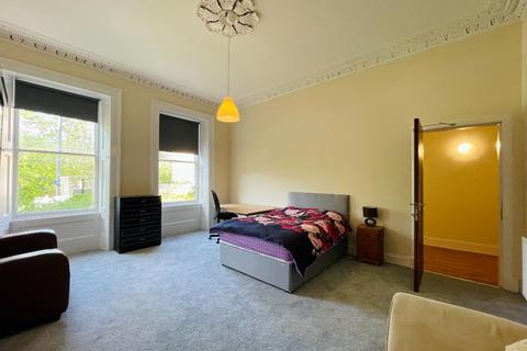 4 bedroom flat to rent, Gibson Street, Hillhead, Glasgow, G12