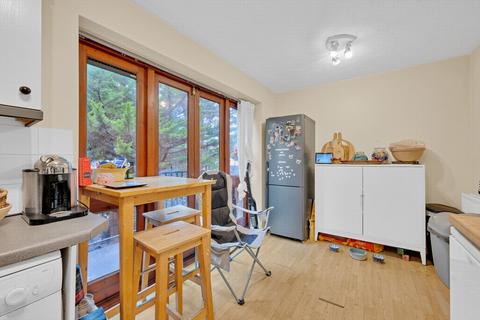 5 Lasseter Place, London, SE3 7UX