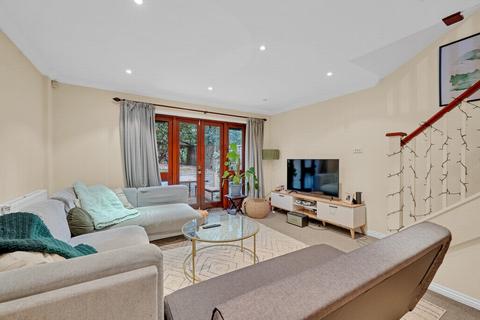 5 Lasseter Place, London, SE3 7UX
