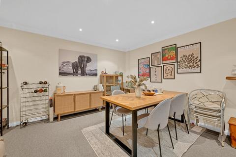 5 Lasseter Place, London, SE3 7UX