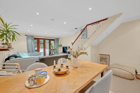 5 Lasseter Place, London, SE3 7UX