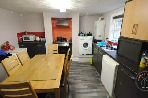 1 bedroom in a house share to rent – pohled 4