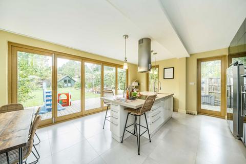 2 bedroom semi-detached house for sale, Links Gardens, London SW16