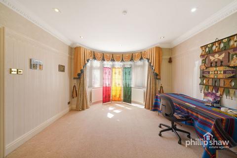 4 bedroom semi-detached house for sale, Totternhoe Close, Harrow, HA3