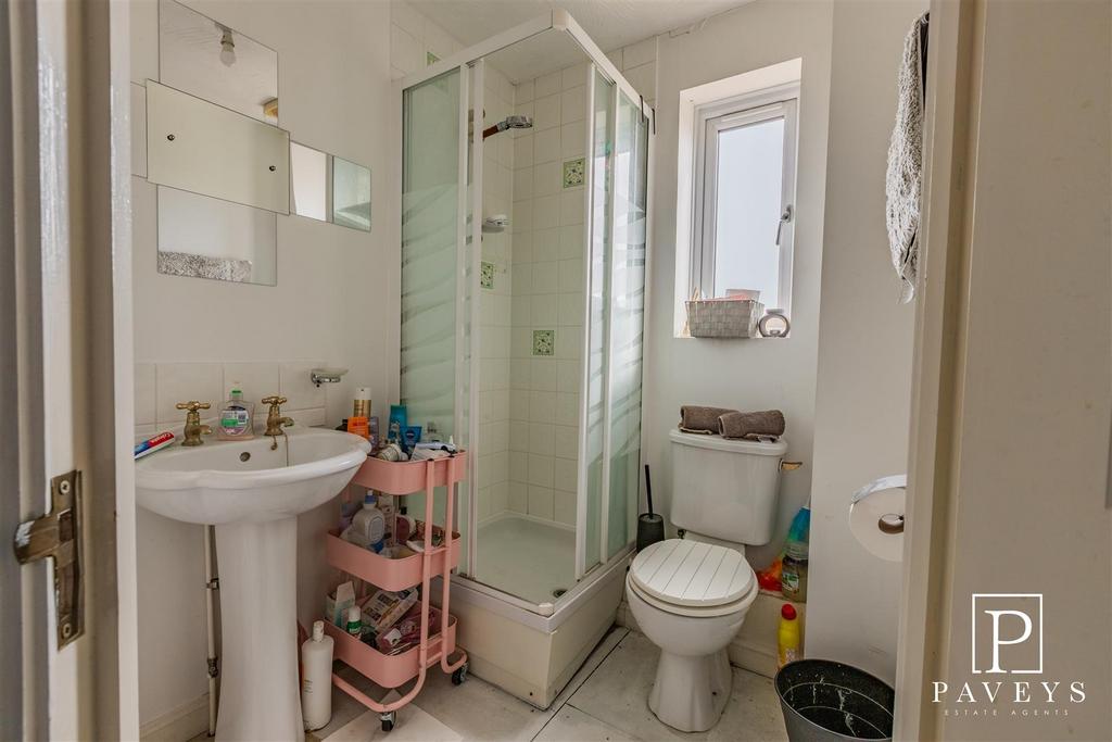 Ensuite shower room
