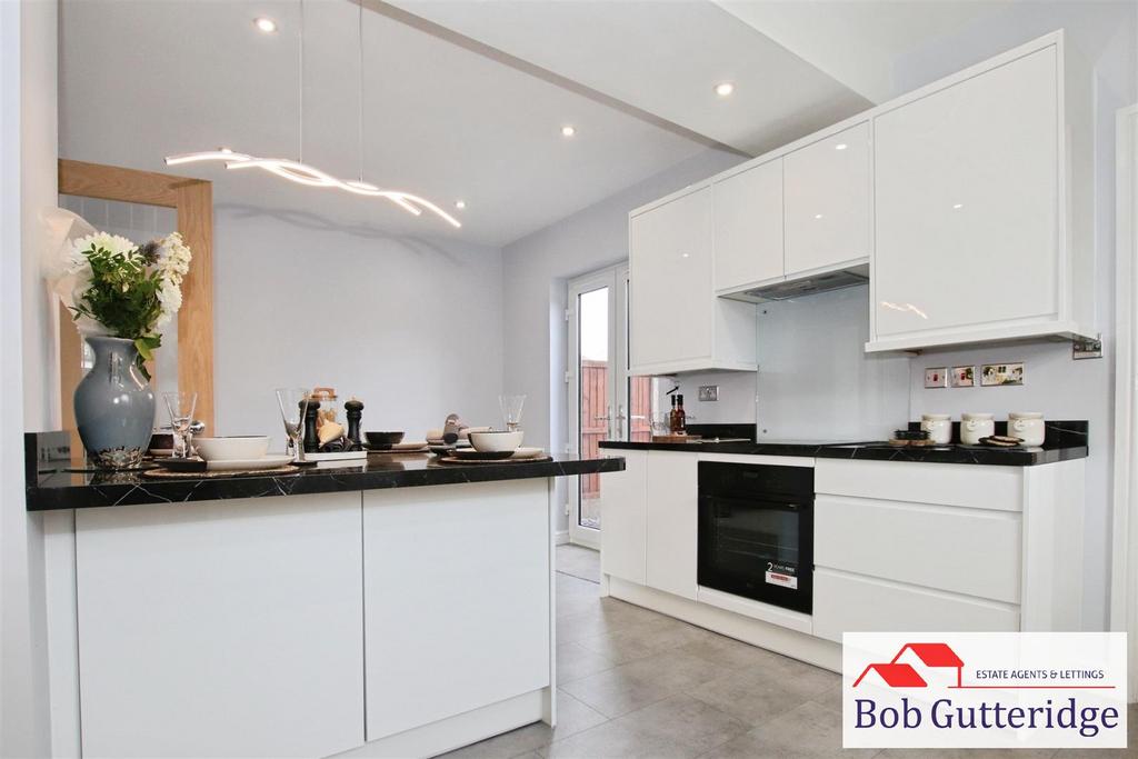 Beautiful new open plan fitted kitchen / diner