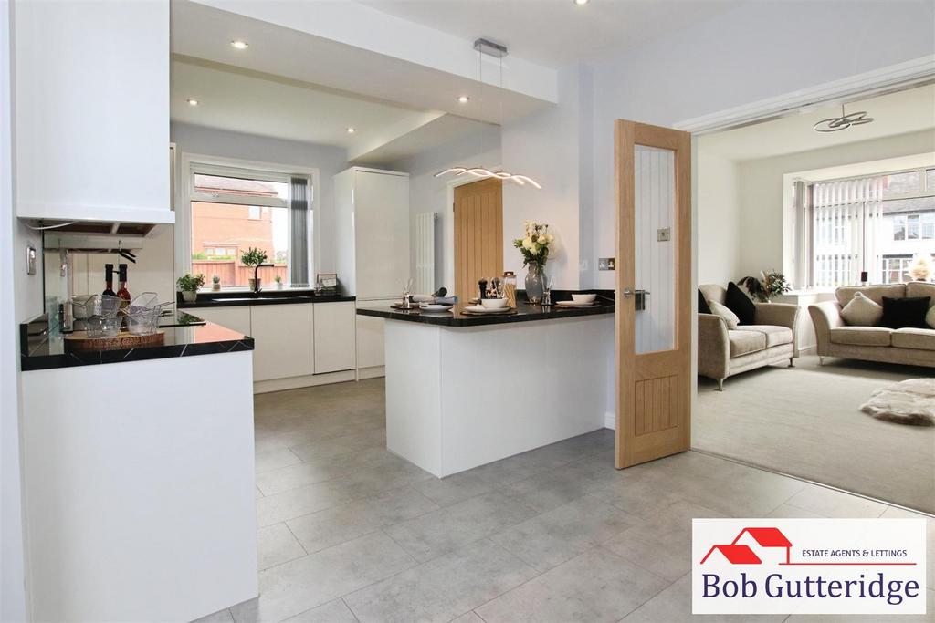 Beautiful new open plan fitted kitchen / diner