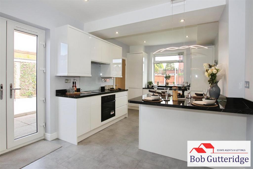 Beautiful new open plan fitted kitchen / diner