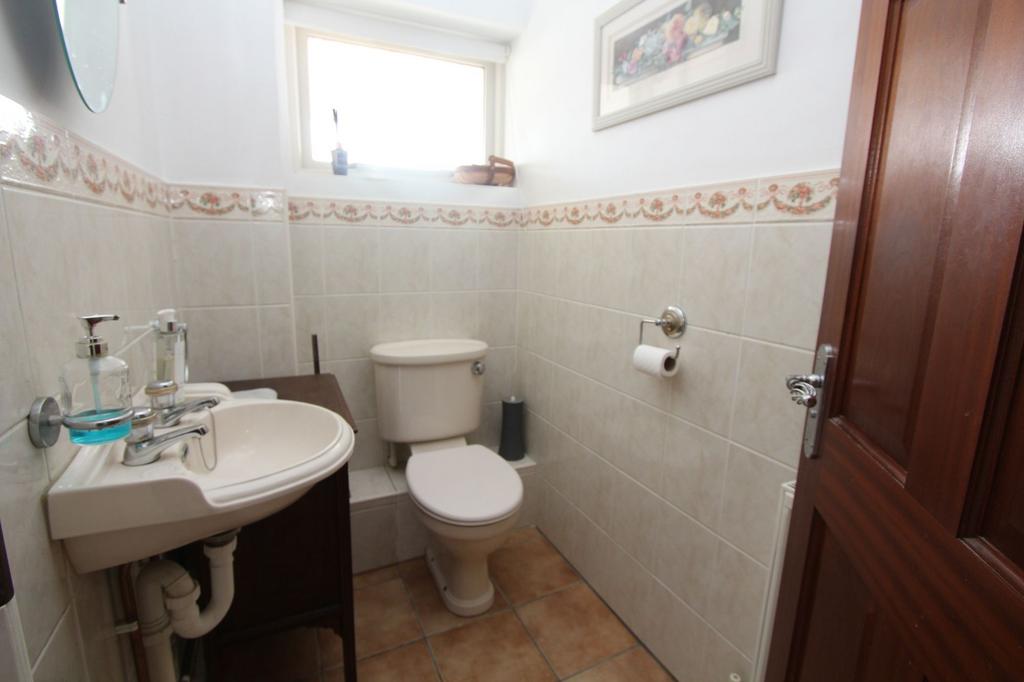 Cloakroom/ WC