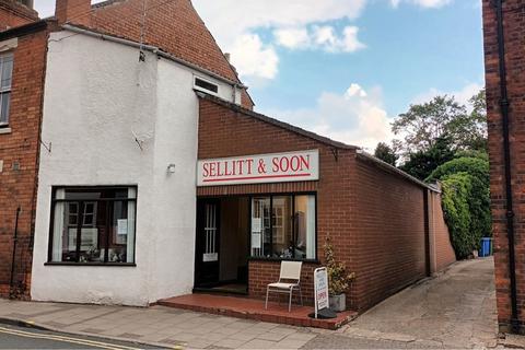 Shop to rent - Walkergate, Beverley, E Yorkshire, HU17 9BP
