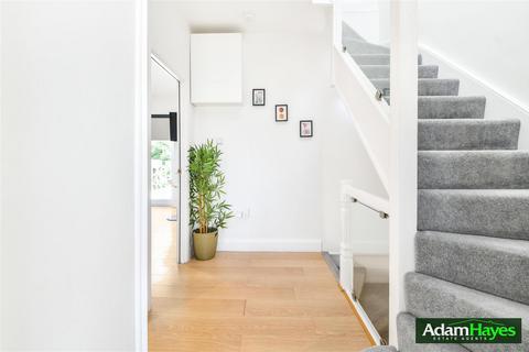 3 bedroom maisonette for sale, Grove Road, London N12