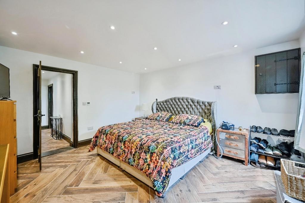 Bedroom Two / Snug
