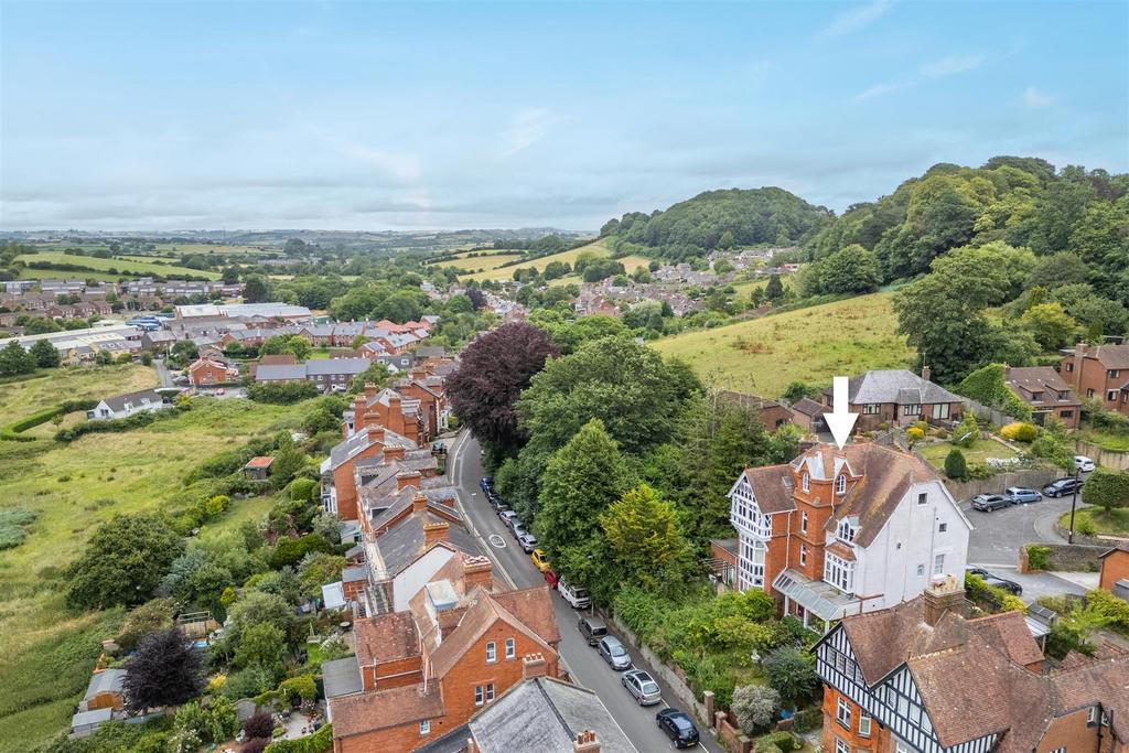 DJI 0965-HDR (arrow).jpg